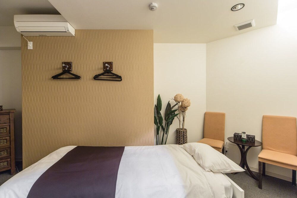 ALEX'S HOME KUROMON 大阪