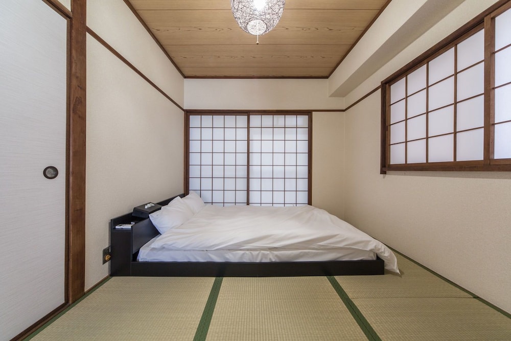 ALEX'S HOME KUROMON 大阪