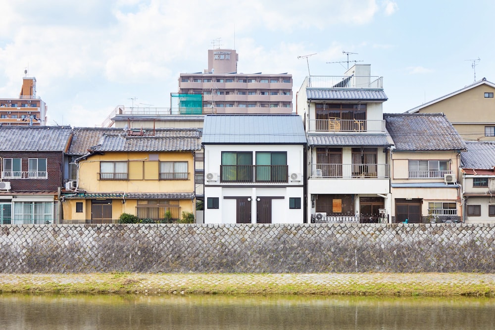 HANARE KYOTO 京の宿 鴨川庵 京都