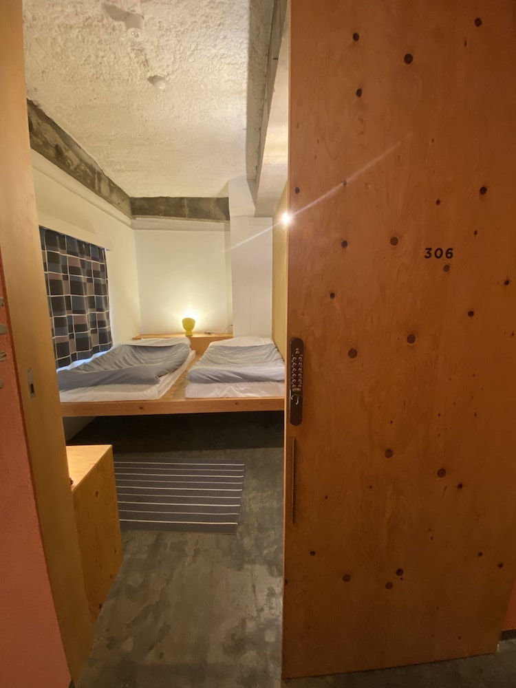 HOSTEL NINIROOM 京都