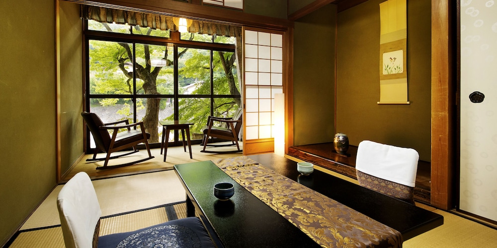 山ばな平八茶屋 京都