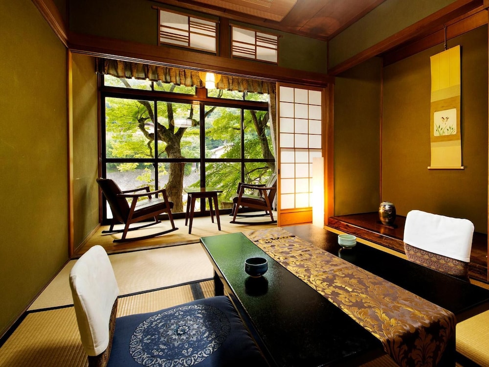 山ばな平八茶屋 京都