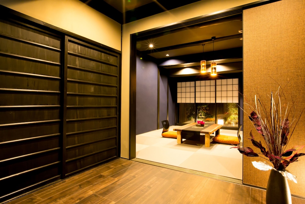 HOST.A 梅小路 朱 京都