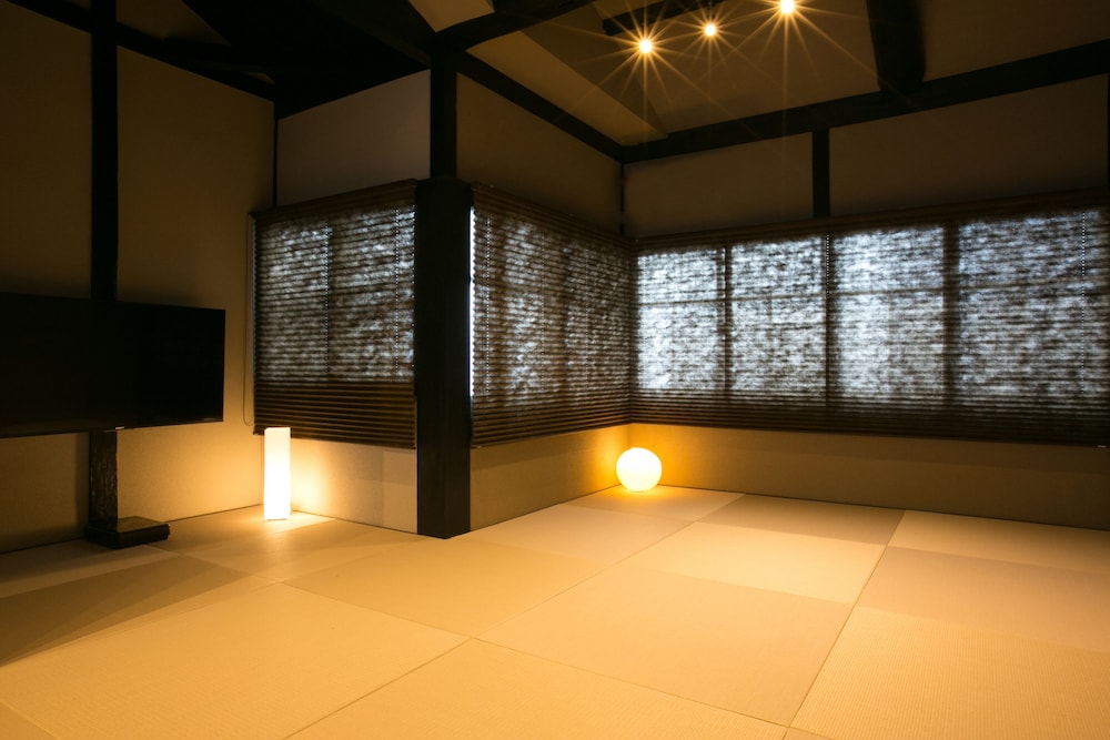 HOST.A 梅小路 朱 京都