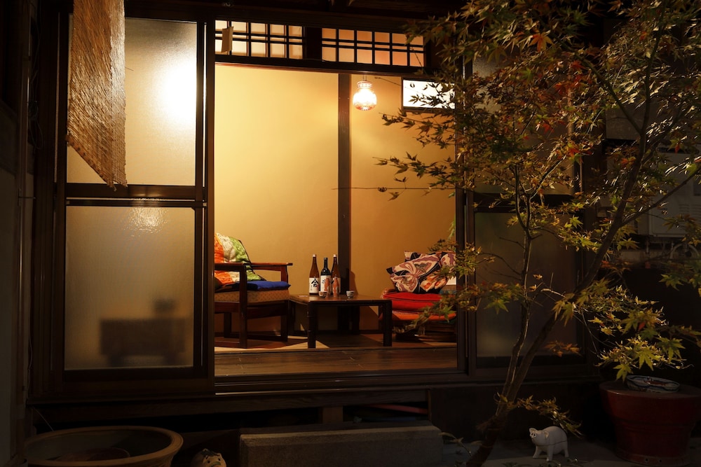ゲストハウス & サロン 京都 月と 京都