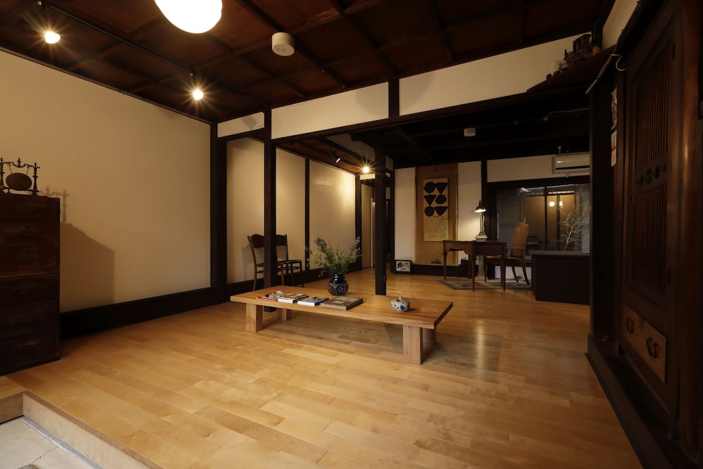 ゲストハウス & サロン 京都 月と 京都