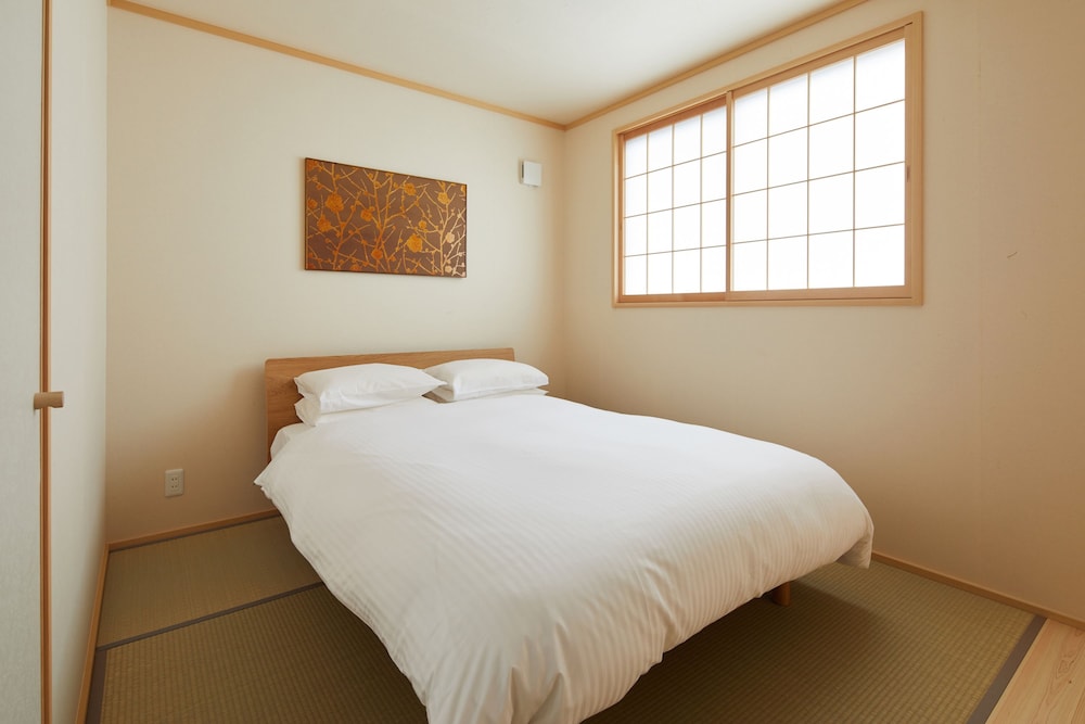 HANARE KYOTO 八条口 京都