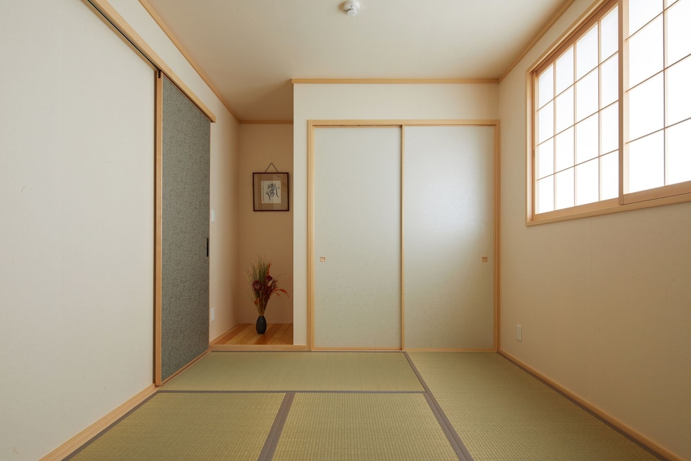 HANARE KYOTO 八条口 京都