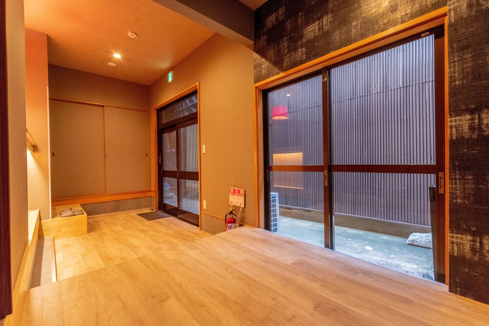 SHIJOKARASUMAKYOKAKURE SAKURANOYA 京都
