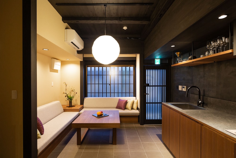 京都一棟貸し町屋旅館「華・安吉居」 京都
