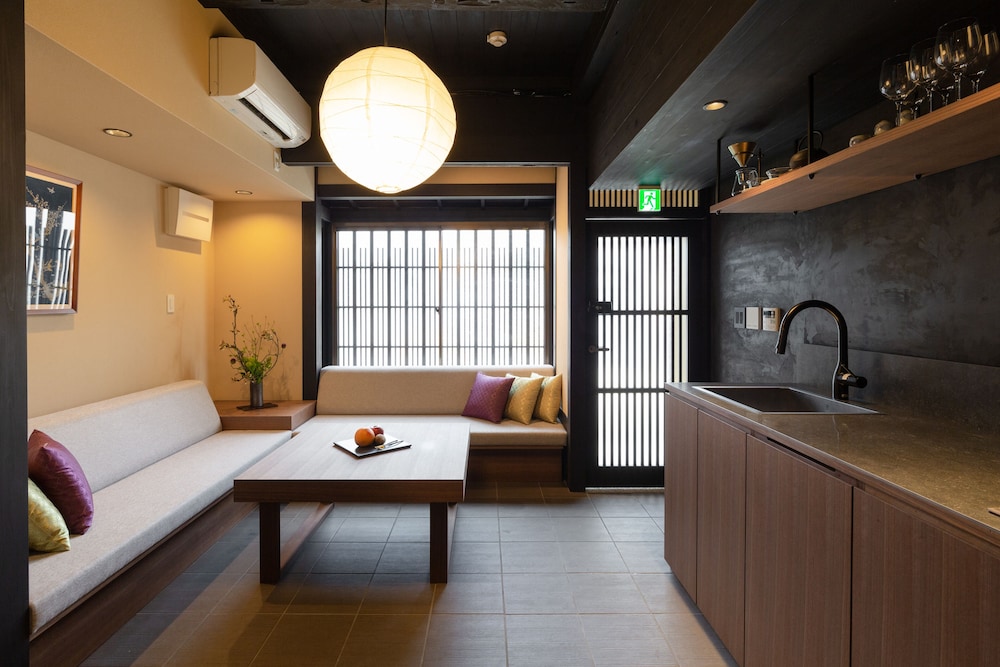 京都一棟貸し町屋旅館「華・安吉居」 京都