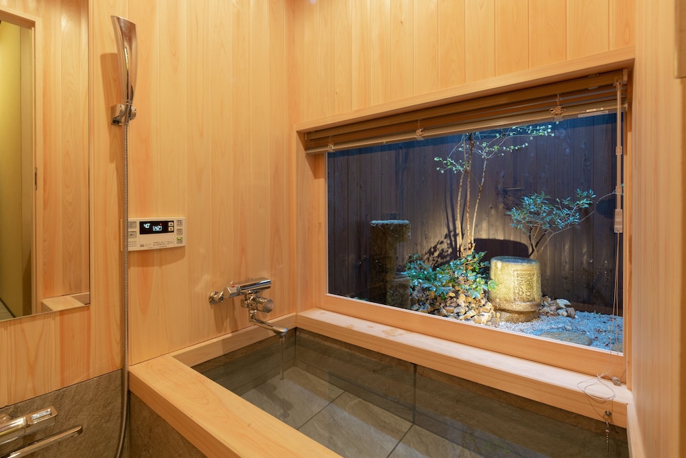 京都一棟貸し町屋旅館「華・安吉居」 京都