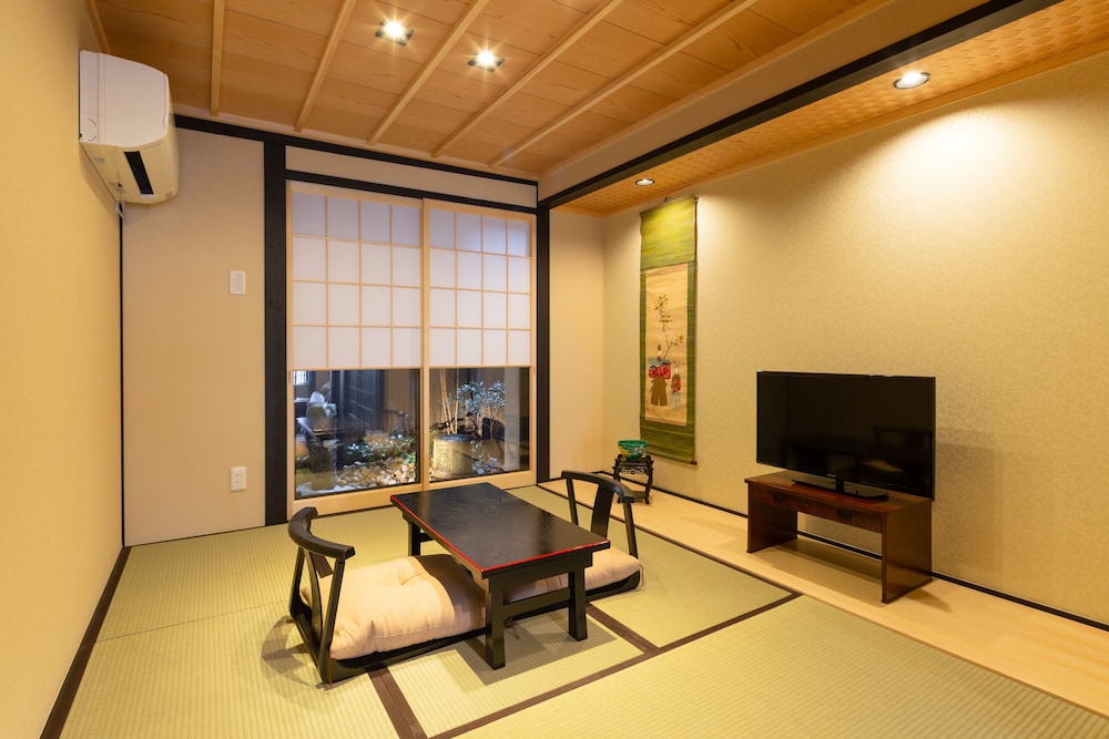 京都一棟貸し町屋旅館「華・安吉居」 京都