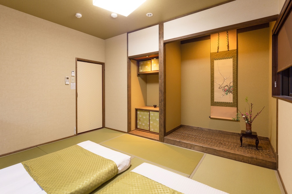 京都一棟貸し町屋旅館「華・心齋居」 京都