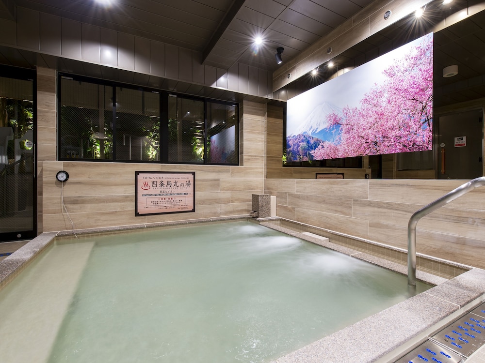 豪華カプセルホテル 安心お宿プレミアリゾート京都四条烏丸店 京都