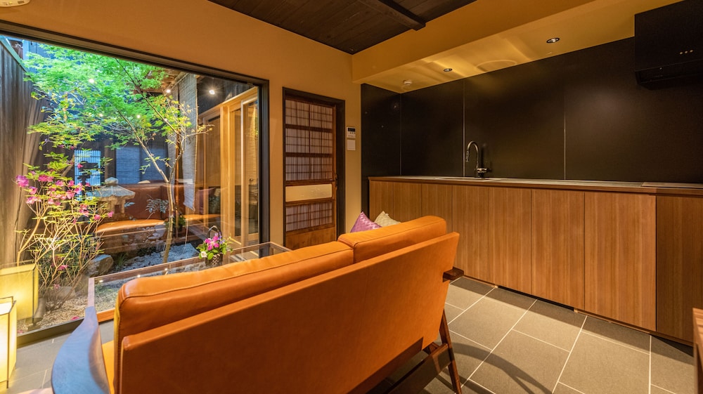京都一棟貸し町屋旅館「華・梅溪居」 京都