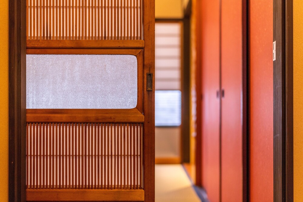 京都一棟貸し町屋旅館「華・梅溪居」 京都