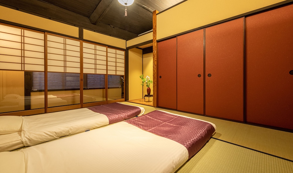 京都一棟貸し町屋旅館「華・梅溪居」 京都