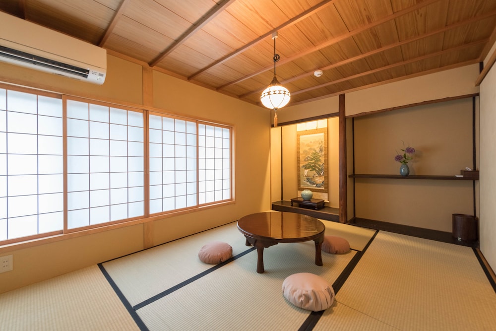 京都一棟貸し町屋旅館「華・默然居」 京都