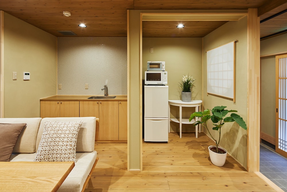HANARE KYOTO 隠 京都
