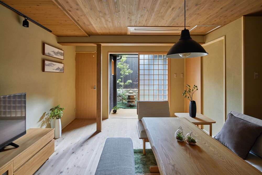 HANARE KYOTO 隠 京都