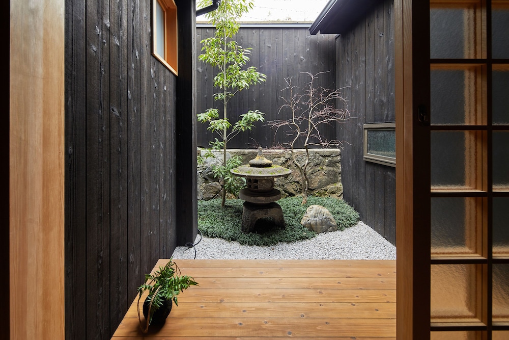 HANARE KYOTO 隠 京都