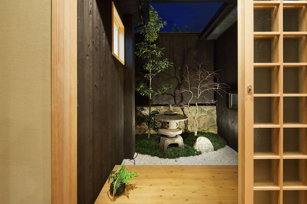 HANARE KYOTO 隠 京都