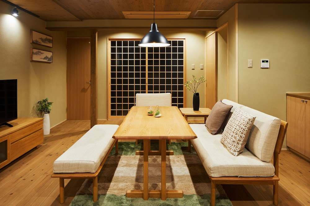 HANARE KYOTO 隠 京都