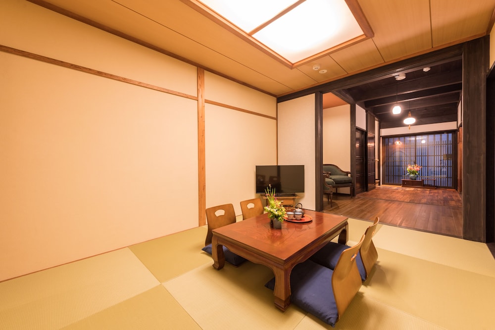 京都一棟貸し町屋旅館「華・洛嵐居」 京都