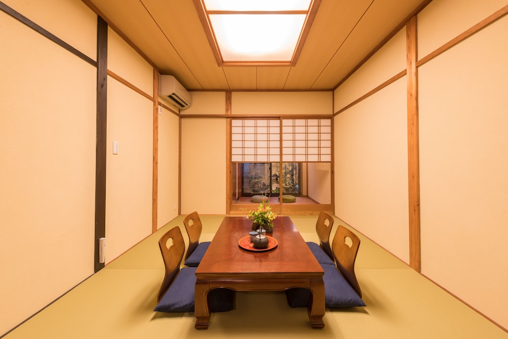 京都一棟貸し町屋旅館「華・洛嵐居」 京都