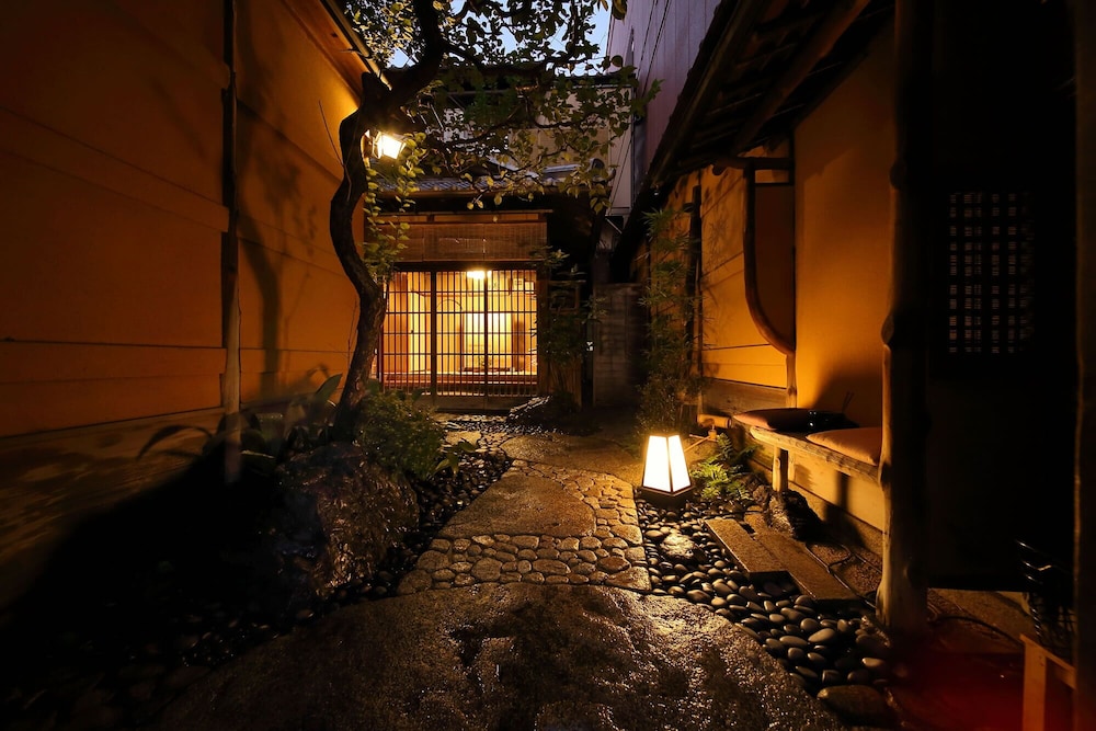 旅館 三賀 京都