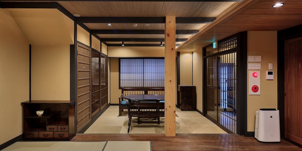 TSUMUGI NISHINOTOINHANAYACHO 京都