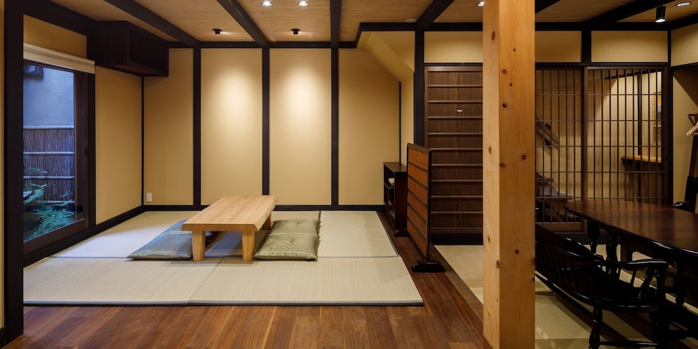 TSUMUGI NISHINOTOINHANAYACHO 京都