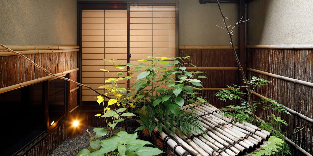 TSUMUGI NISHINOTOINHANAYACHO 京都
