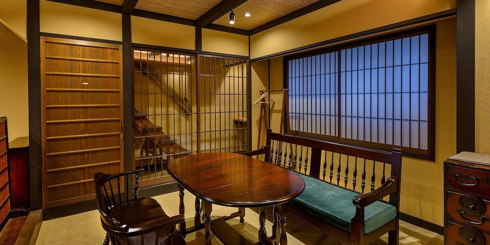 TSUMUGI NISHINOTOINHANAYACHO 京都