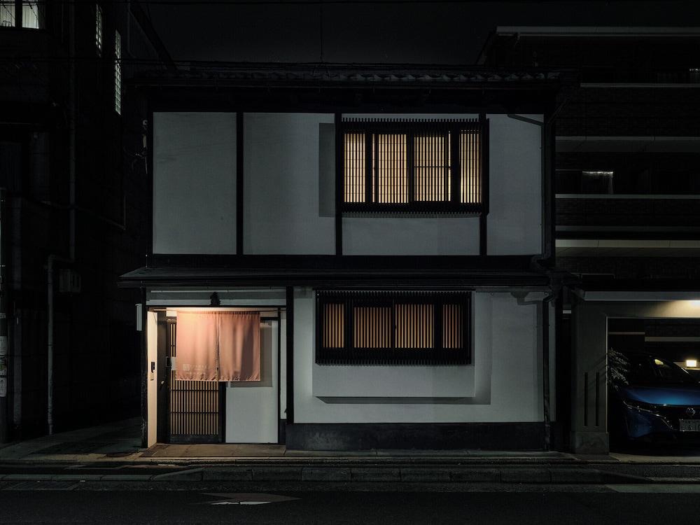 TSUMUGI NISHINOTOINHANAYACHO 京都