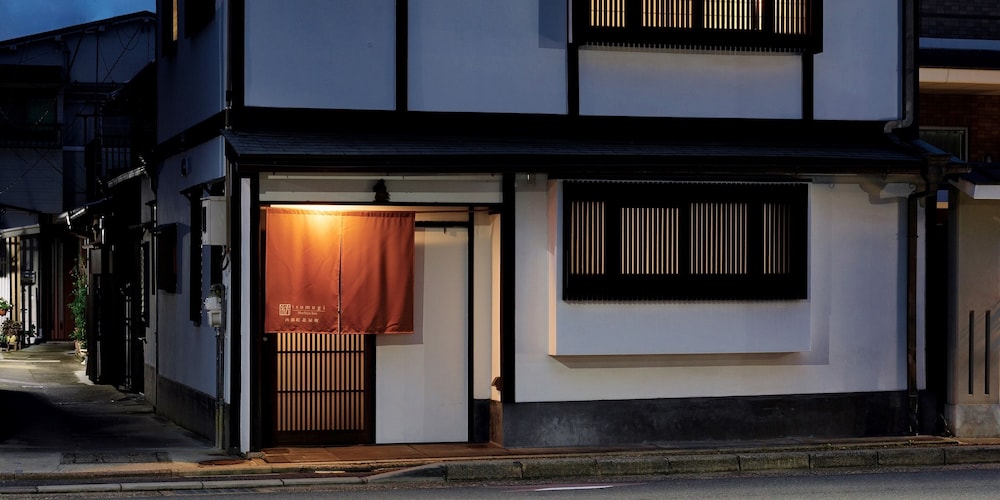 TSUMUGI NISHINOTOINHANAYACHO 京都