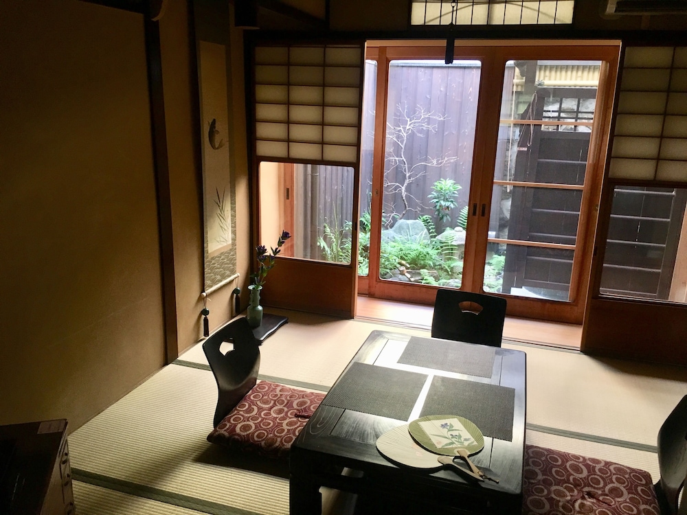 ゲストハウス 町家「つばら」五条坂 京都