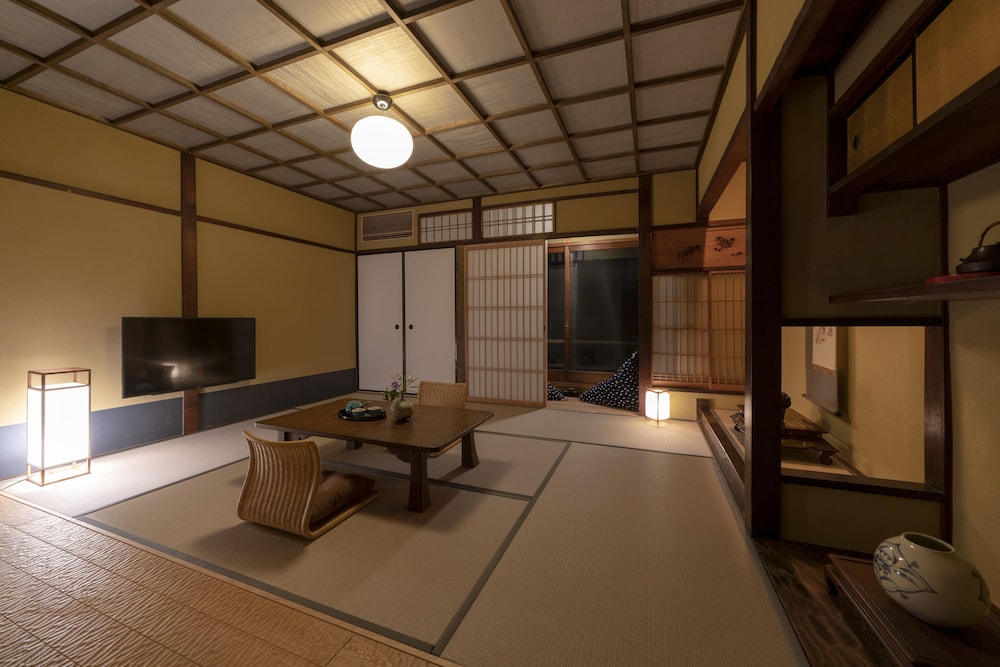 THE MACHIYA KAMIUMEYA 京都