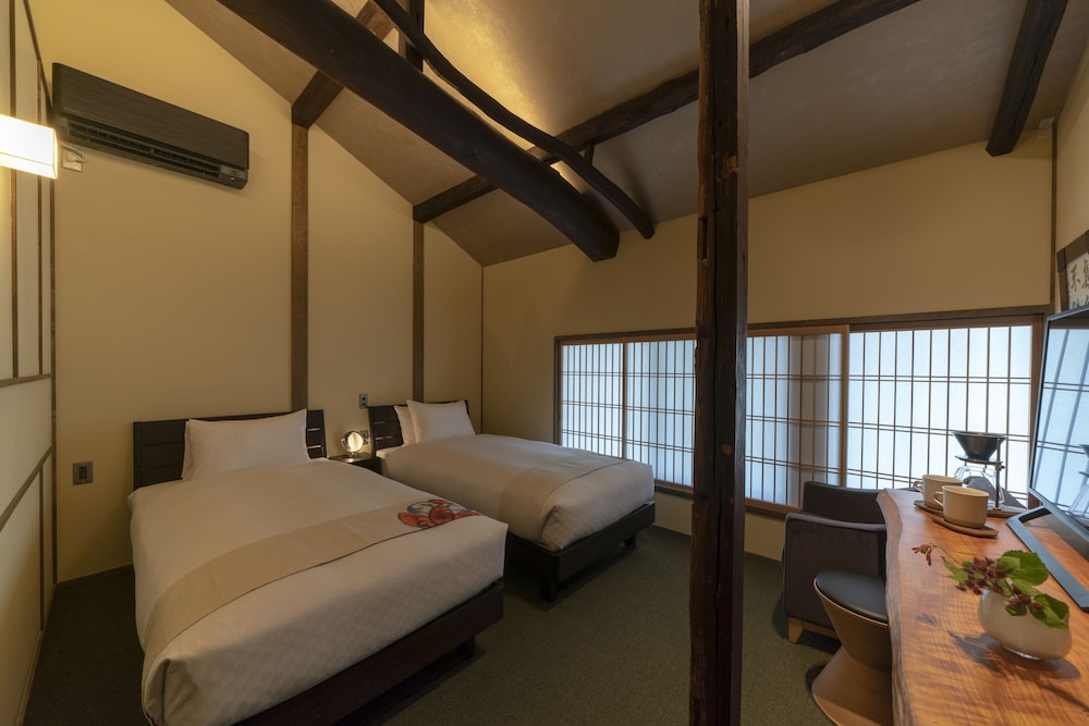 THE MACHIYA KAMIUMEYA 京都