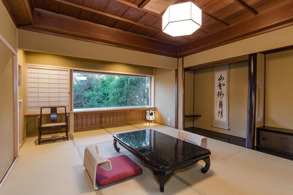 京都 南禅寺 八千代 (1915 年創業) 京都