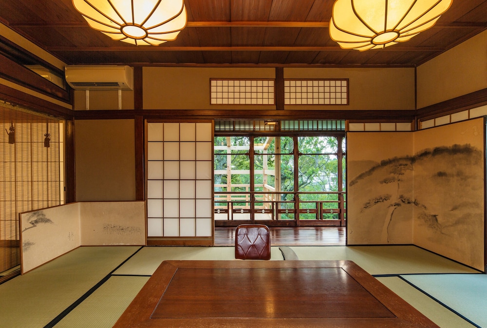 京都 南禅寺 八千代 (1915 年創業) 京都