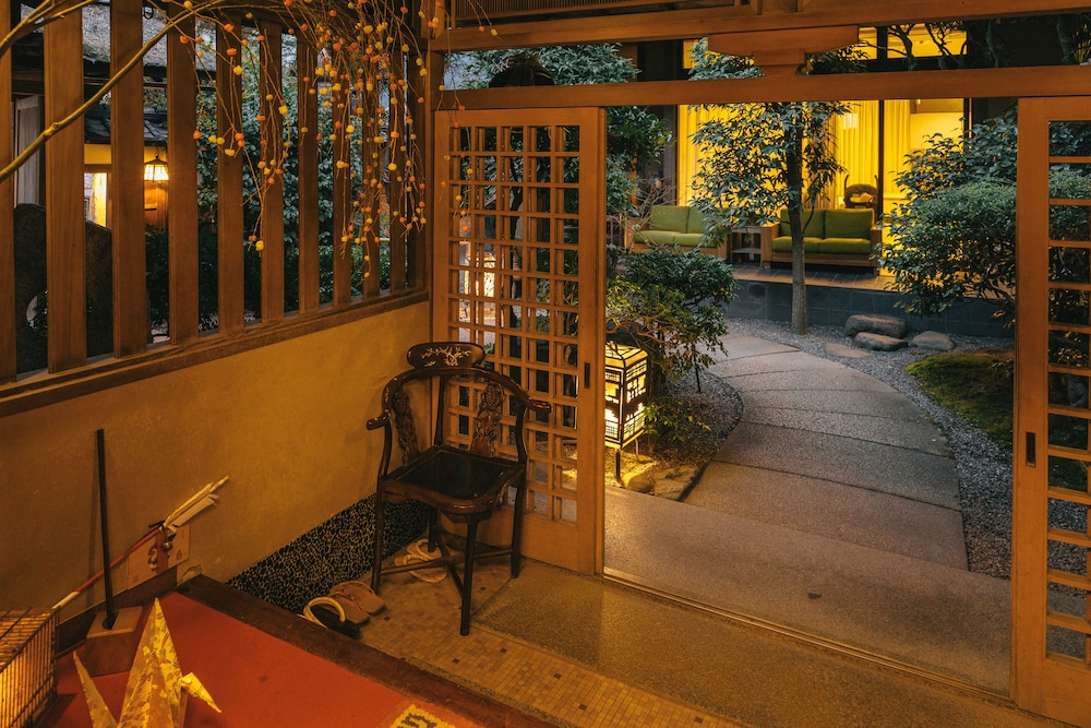 京都 南禅寺 八千代 (1915 年創業) 京都