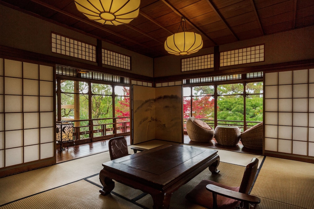 京都 南禅寺 八千代 (1915 年創業) 京都