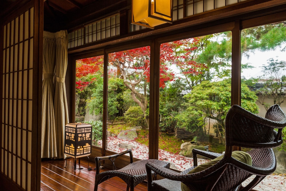 京都 南禅寺 八千代 (1915 年創業) 京都