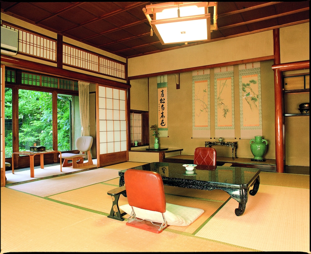 京都 南禅寺 八千代 (1915 年創業) 京都