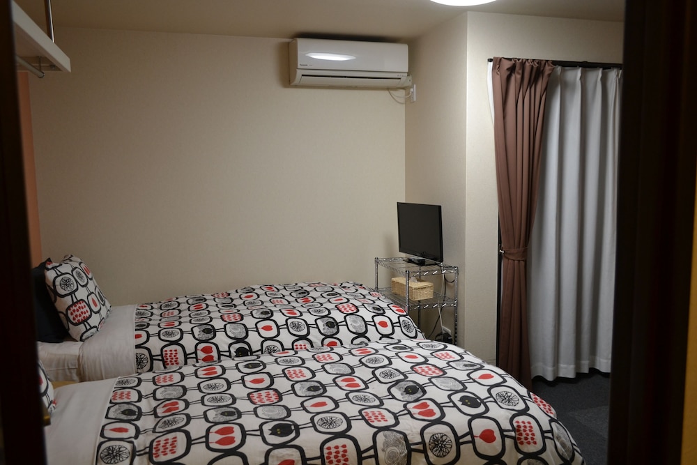 KYOTO YOKO & AKIRA GUESTHOUSE 京都