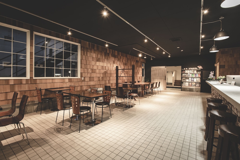 登別ゲストハウス赤と青 札幌