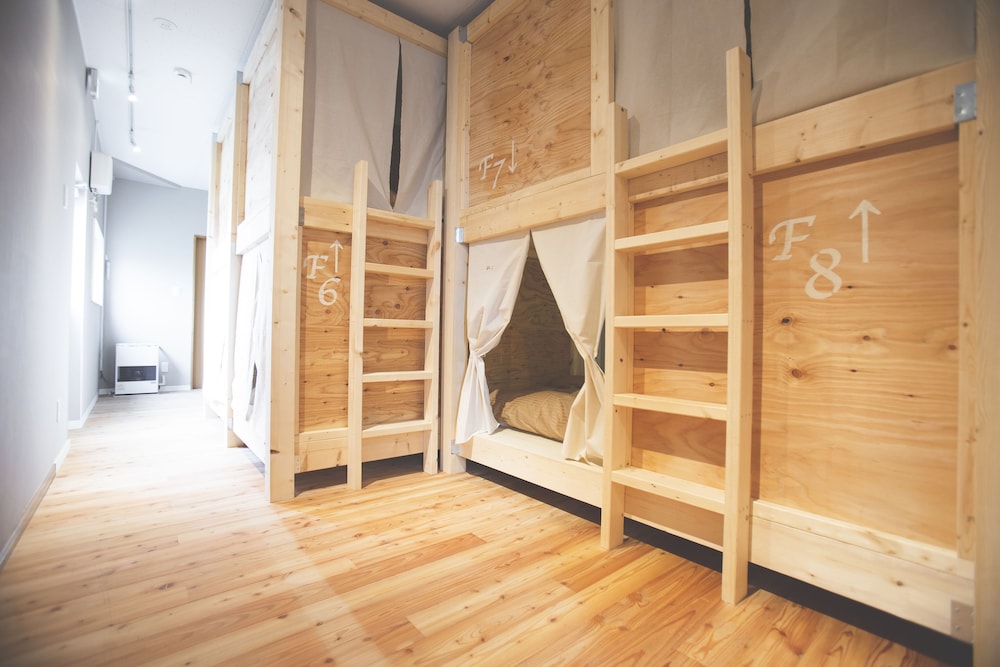 登別ゲストハウス赤と青 札幌