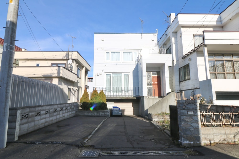 HDO HACHIKEN VILLA 2F 札幌